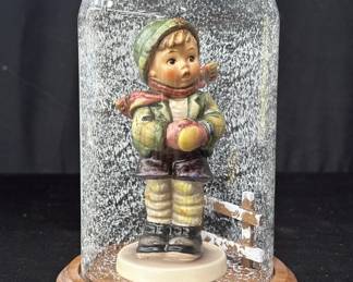 Lot # : 106 - "It’s Cold" Goebel collectors' club Hummel
