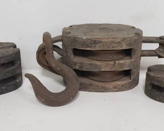 Lot # : 375 - Block & tackle movie props from LCW, box lot
