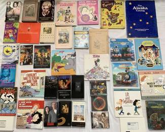 Lot # : 317f - Collectibles, media, books (box)
