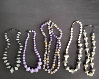 Lot # : 145 - Group of beaded necklaces
