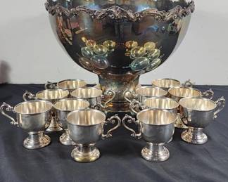 Lot # : 517 - Vintage English Victorian large punch bowl 12 cups
