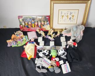 Lot # : 445 - Disney collection, Snow White, TinkerBell, Dumbo
