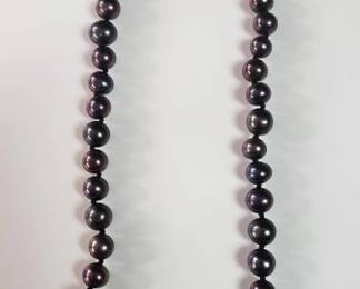 Lot # : 131 - Black pearl necklace with sterling silver
