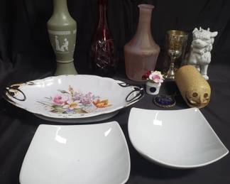 Lot # : 506 - Group of miscellaneous plates, vase mirror etc
