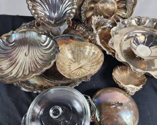 Lot # : 523 - Collection vintage silver plate, seashells, pyrex,
