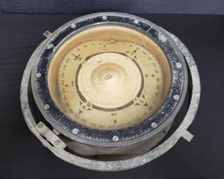 Lot # : 170 - Nautical compass prop
