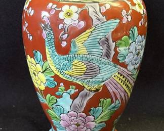 Lot # : 351z - Vintage hand painted Japanese ceramic vase
