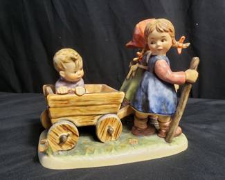 Lot # : 478 - Hummel Goebel figurine "Pleasant Journey"
