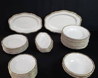 Lot # : 101 - Rosenthal 40-piece dinnerware set
