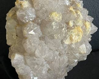 Lot # : 331v - Large quartz crystal specimen
