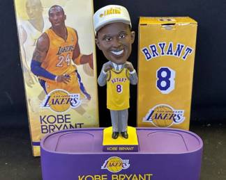 Lot # : 418z - Kobe Bryant stadium bobble head with stand

