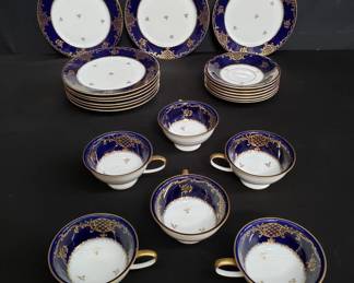 Lot # : 485 - Rosenthal Winifred Germany dinner ware 21 piece
