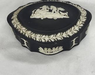 Lot # : 337v - Vintage Wedgwood trinket box
