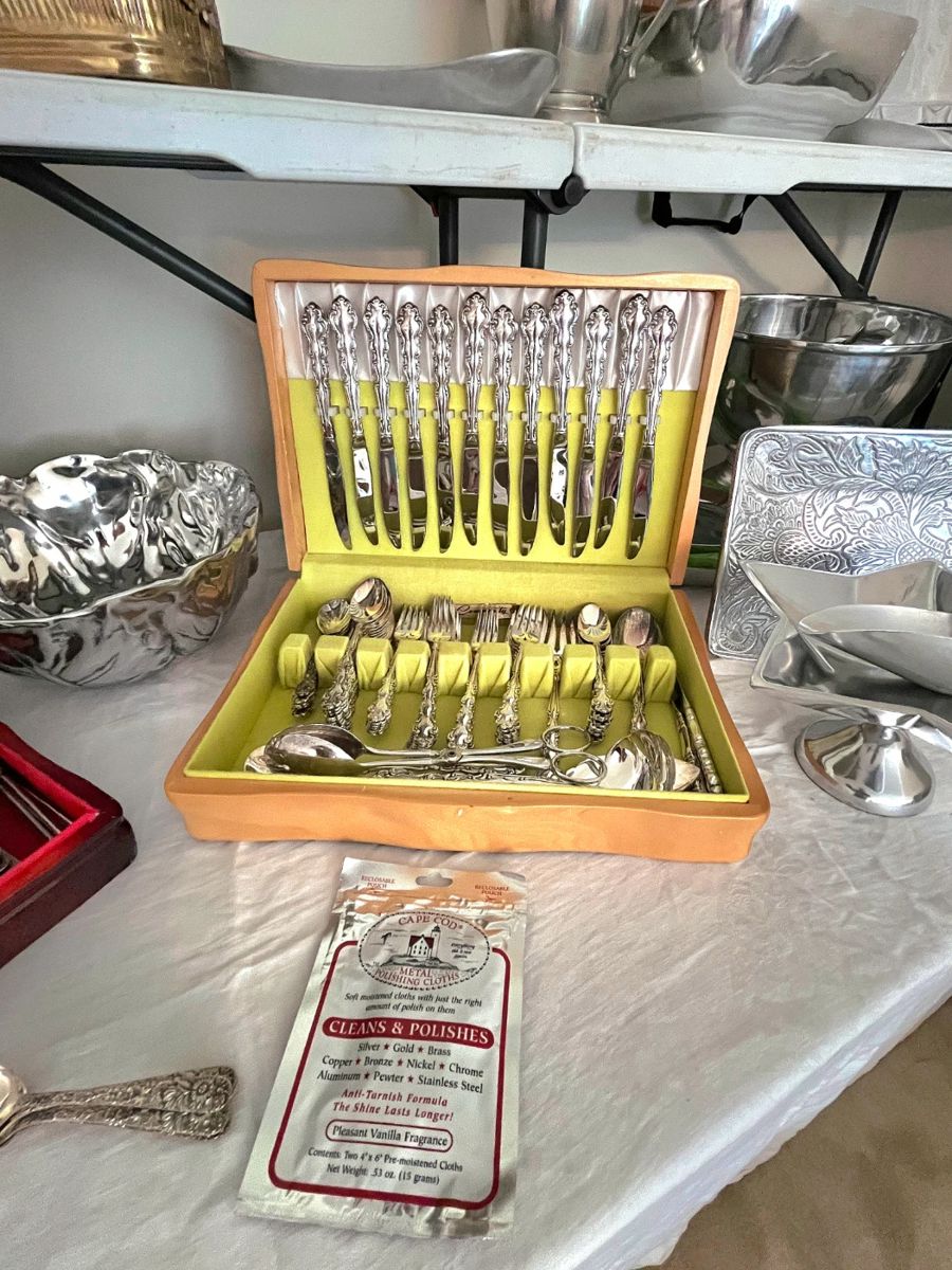 Estate Sale in Holladay! starts on 9/28/2024