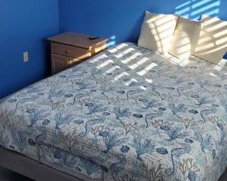 Posterpedic Bed with remote.