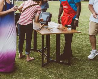 Foldable tables (quantity of 6)