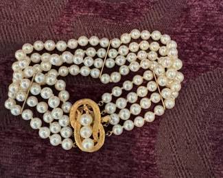 14 karat gold pearl bracelet.