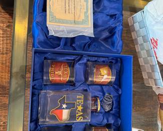 Spirit of Texas drinks set.