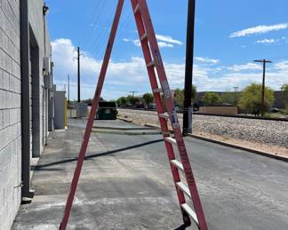 10ft Werner 300lb 1-A