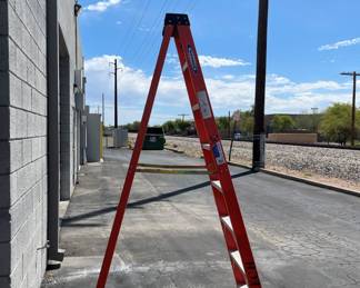 8ft Werner 300lb 1-A