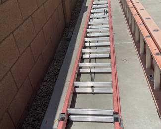 24' Extension Ladder 300lb 1-A