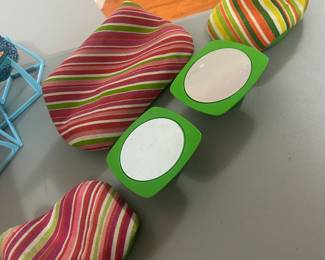 1970’s Barbie Dream house sofa, 2 chairs & 2 round tables