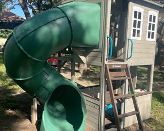 see first pic  for info on this playhouse