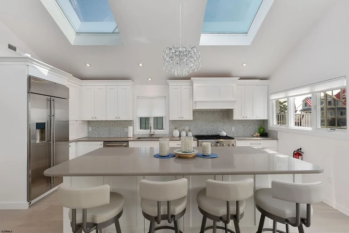 Stunning contemporary custom kitchen by Christiana Cabinetry,  Atglen, PA