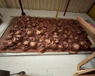 Large skull decoration 