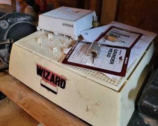 Wizard glass grinder