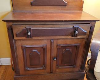 Empire style wash stand