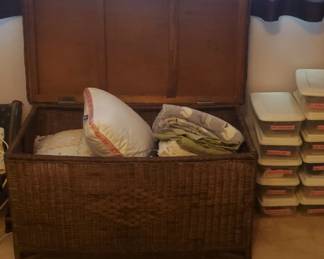 Wicker chest 