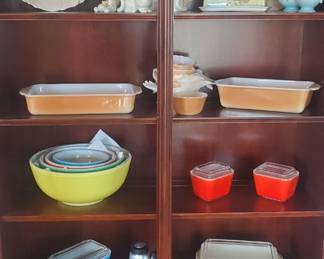 FIRE KING,  VINTAGE  PYREX, REFRIGERATOR GLASS IN GREAT CONDITION 