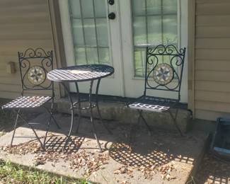 Table and 2 chairs metal 
