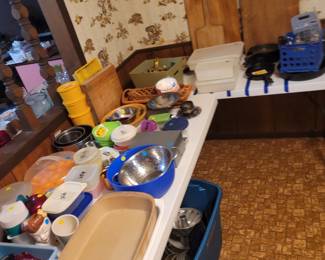 Pampered chef, cast iron, Tupperware, baking sheets