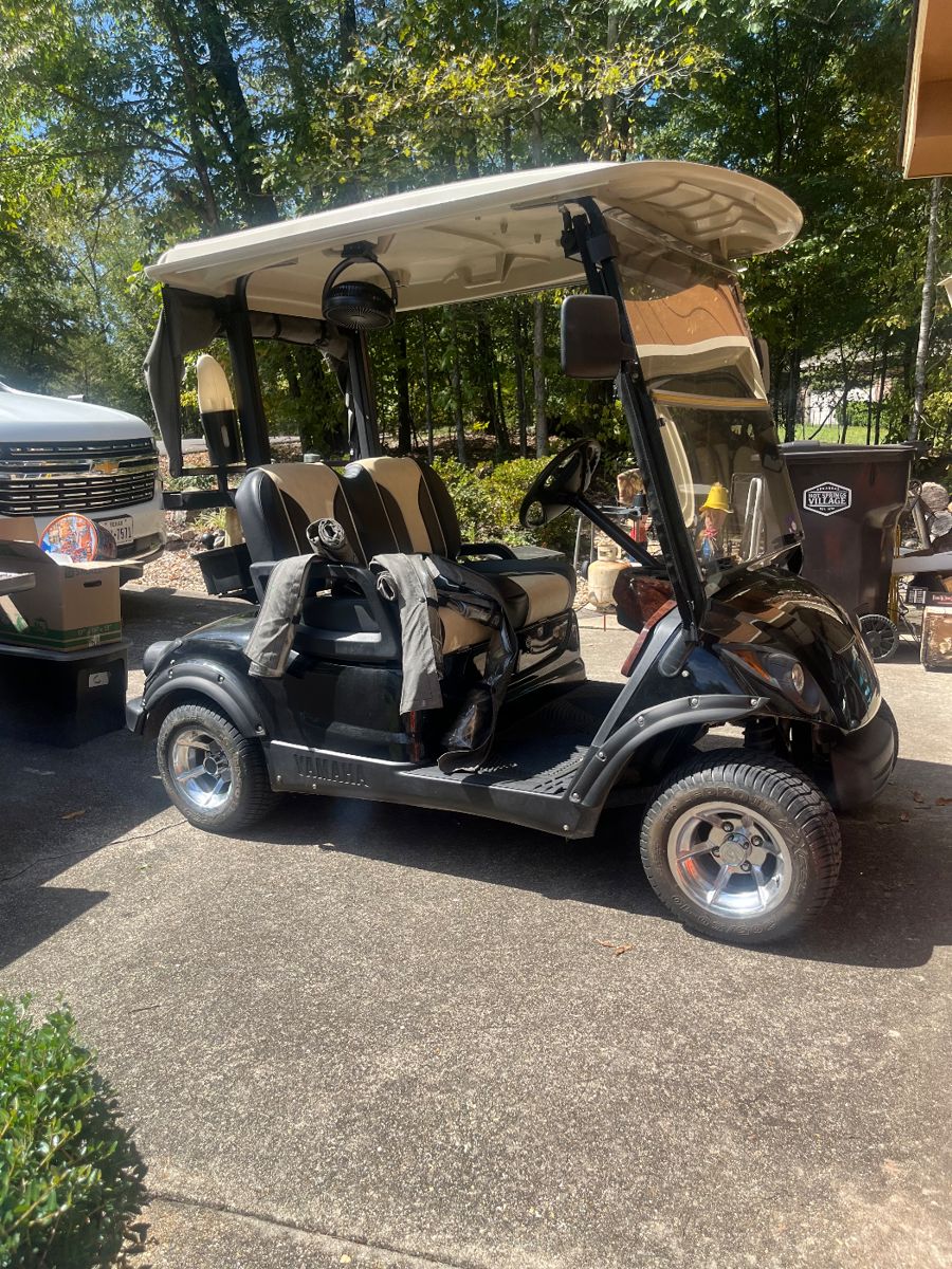 Twisted Sisters Estate and Moving Sales starts on 10/3/2024