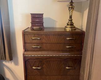 Vintage chest of drawers 