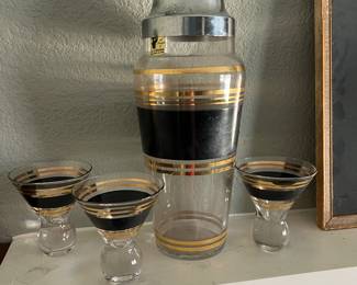 VINTAGE MID-CENTURY COCKTAIL SHAKER AND GLASSES