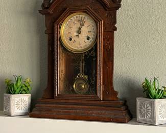 MANTLE CLOCK