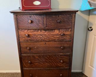 OAK CHEST