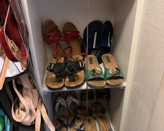 WOMENS SHOES- MOST APPEAR TO BE SIZE 7