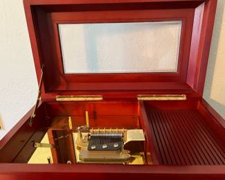 CHRISTMAS MUSIC BOX