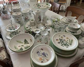 STUDIO NOVA DINNERWARE W/ACCESSORY PIECES