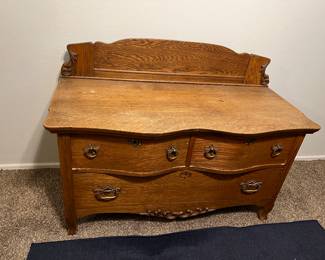 OAK CHEST