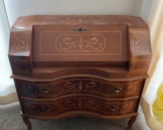 Antique desk with inlays. Beautiful condition