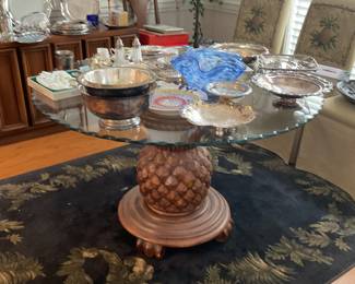 Exquisite glass top dining table with scallops. 