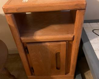 #118 wood end table with 1 door and 1 shelf as is finish14x12x25 $25.00