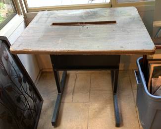 as is $10 top is damage