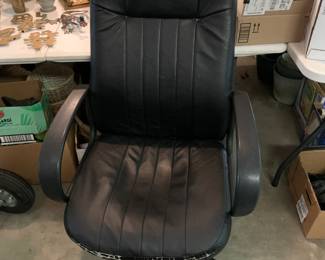 #112 black vinyl executive chair as is front $25.00