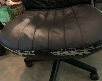 #112 black vinyl executive chair as is front $25.00